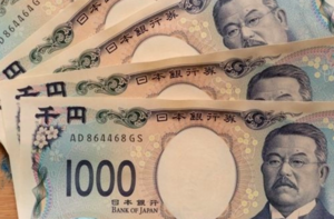 El yen gana terreno frente al dólar tras nuevas presiones de Trump sobre la Fed